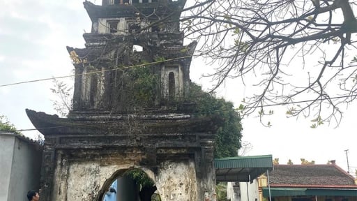 Một làng cổ đẹp như phim bên dòng sông Lèn ở Thanh Hóa có nghi môn còn sót lại từ thời nhà Nguyễn