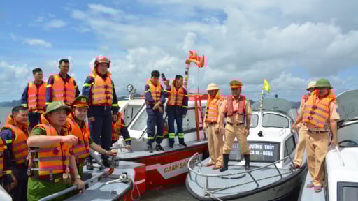 Mở rộng phạm vi tìm kiếm 2 nạn nhân mất tích trong vụ lật tàu trên vịnh Hạ Long