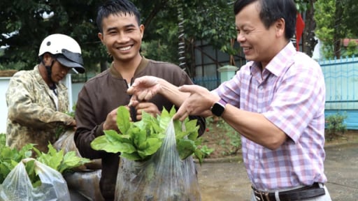 Đại hội Đảng bộ xã Tu Mơ Rông, tỉnh Quảng Ngãi: Đề nghị đổi hoa chào mừng sang lấy cây giống để hỗ trợ nông dân