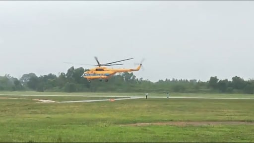 Quân đội Bộ điều động trực thăng cứu trợ khẩn cấp người dân vùng lũ Nghệ An