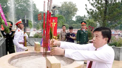 Bí thư Tỉnh uỷ Lâm Đồng viếng Bảo tàng Hồ Chí Minh Bình Thuận và thăm Khu di tích Dục Thanh