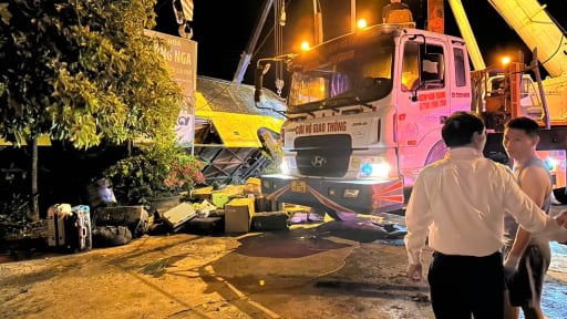Hình ảnh hiện trường vụ tai nạn thảm khốc khiến 9 người tử vong trên QL 1A ở Hà Tĩnh