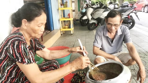 Một món ăn quen miệng, trước quán ăn nào ở Huế cũng có, nay bán dè dặt, vì sao vậy?
