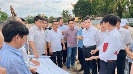 Kiểm tra tuyến đường bộ ven biển, Chủ tịch tỉnh Đắk Lắk mới chỉ đạo một vấn đề liên quan đất nông nghiệp 