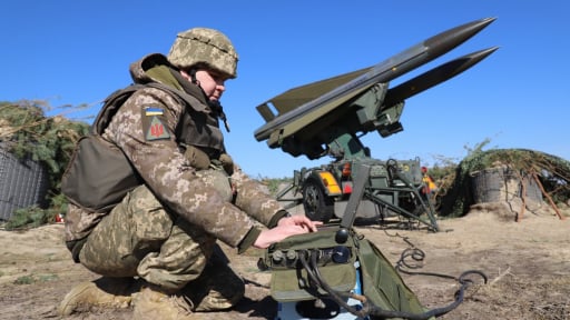 Ukraine muốn 'vét sạch' kho 40.000 tên lửa Mỹ để dựng lá chắn thép trước Nga