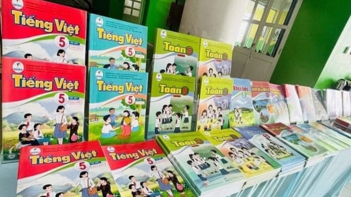 Cử tri đề nghị Bộ GDĐT có một bộ sách giáo khoa chung, Bộ trưởng trả lời thế nào?