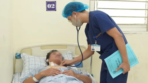 Bị kiến cắn thông thường, người đàn ông bất ngờ bị sốc phản vệ, nguy kịch