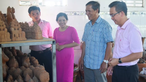 Cả làng Chăm ở tỉnh Khánh Hòa mới, khá giả, ấm no, sung túc nhờ nghề từ cổ xưa