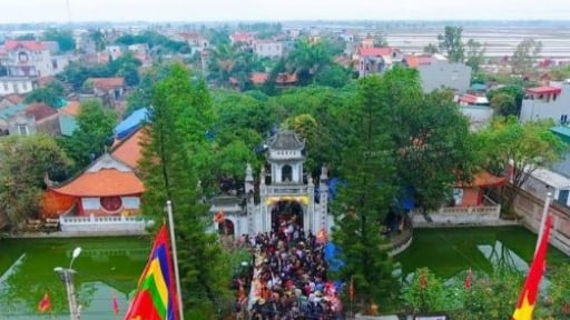 Một người tướng ngũ đoản, quê Hải Dương, nay là Hải Phòng mới, không thi cử vẫn được vua phong Trạng