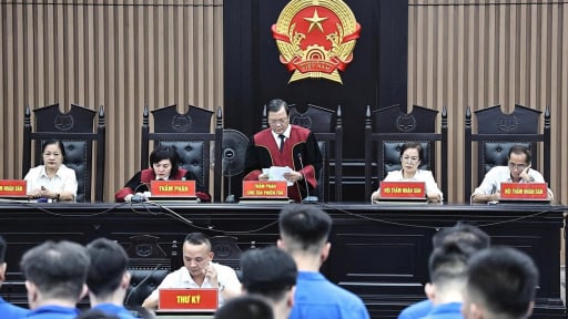 Nhóm 45 người đòi nợ bằng ghép ảnh khỏa thân, khủng bố điện thoại đều bị phạt tù, không ai được hưởng án treo