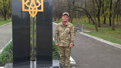 'Ông già lựu đạn' Ukraine thoát chết kỳ diệu sau 3 ngày lạc sâu trong trận địa của Nga, còn bắt thêm tù binh mang về