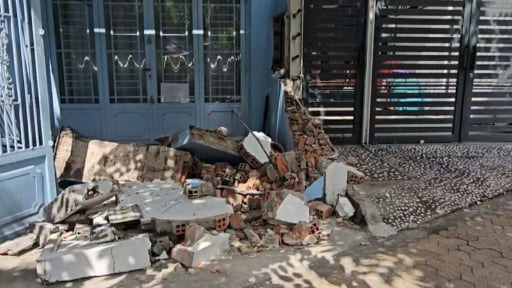 Vụ xe công nghệ tông sập tường gạch nhà dân, triệu tập tài xế lấy lời khai, kiểm tra ma túy