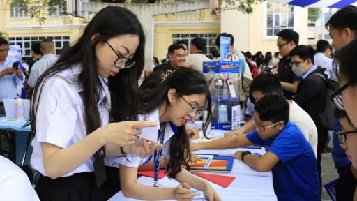 Cần minh định học phí ở trường công lập