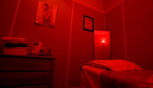 Triệt phá quán massage ở Hà Nội, kèm dịch vụ bán dâm cho khách giá 500.000 đồng/lượt