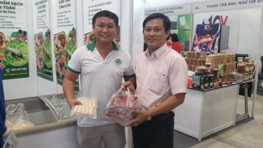 Ở TPHCM có một anh nông dân nuôi heo kiểu gì mà mang về doanh thu 20 tỷ/năm, cả xã nể