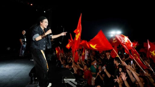 Phương Thanh, Tạ Quang Thắng hát hết mình phục vụ các chiến sĩ trên thao trường