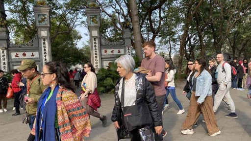Hà Nội 'cháy' phòng khách sạn phố cổ vì khách 'săn' chỗ xem diễu binh dịp nghỉ lễ 2/9