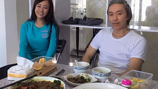 Châu Tinh Trì liên tiếp 'cặp kè' với gái trẻ đáng tuổi con?