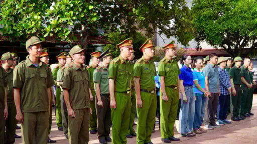Thái Nguyên: Xã Kha Sơn huy động lực lượng công an cùng người dân ra quân vệ sinh môi trường, hành lang giải tỏa ATGT