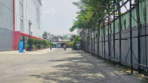 'Chỉ nghe tiếng la ó và tiếng hung khí va vào nhau': Nhân chứng kể lại vụ hỗn chiến kinh hoàng ở TP.HCM