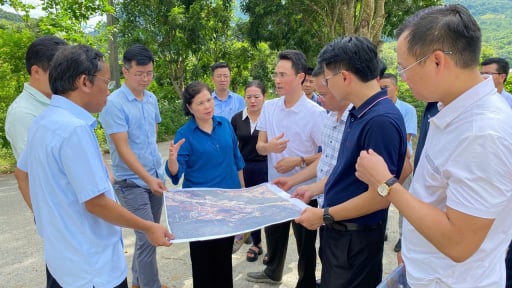 Bí thư Tỉnh ủy Lai Châu kiểm tra phương án xây dựng Trường Phổ thông nội trú liên cấp Tiểu học và THCS xã Phong Thổ