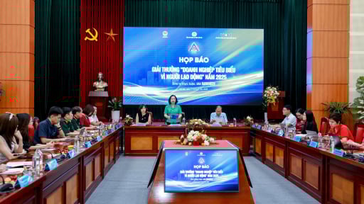 'Tiền lương đủ sống' không phải là giải pháp duy nhất chăm lo đời sống cho người lao động