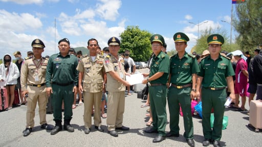 Tiếp nhận 72 công dân Việt Nam do phía Campuchia trao trả, có 2 đối tượng bị truy nã