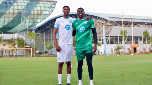 Các hàng thủ V.League phải làm gì để khắc chế “cột đèn” 2m06 Kyle Hudlin của Thép xanh Nam Định?