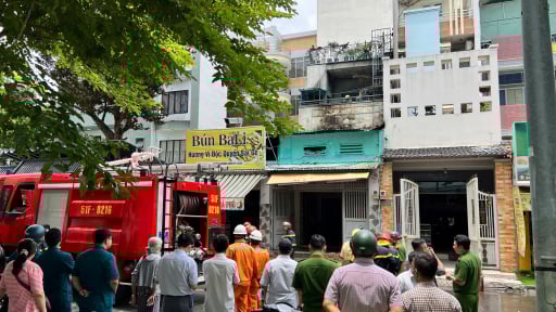 Cháy lớn tại nhà dân ở TP.HCM, ba người thoát nạn trong gang tấc