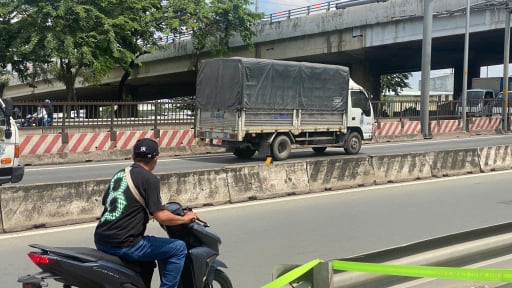 
TP.HCM cấm xe tải nặng lưu thông trên đường Đỗ Mười và Lê Đức Anh
