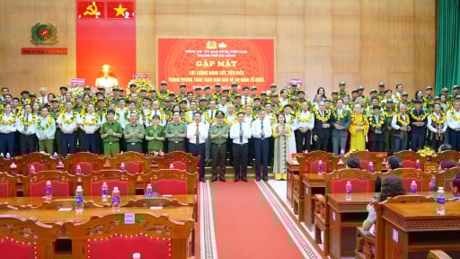 Đà Nẵng tuyên dương các già làng, chức sắc tôn giáo, người có uy tín...vì sự bình yên của Nhân dân