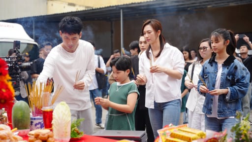 Tuấn Trần tái ngộ Phương Anh Đào trong phim Tết của đạo diễn Lê Thanh Sơn