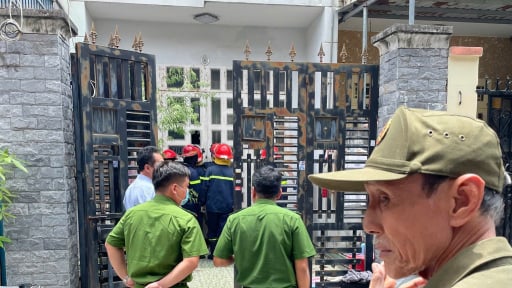 Người phụ nữ tử vong bất thường trong ngôi nhà khóa trái cửa ở TP.HCM, cảnh sát phá cửa khám nghiệm hiện trường