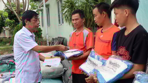 Trao yêu thương, san sẻ khó khăn cùng người dân Chiềng Sơ (Sơn La) sau trận mưa lũ lịch sử