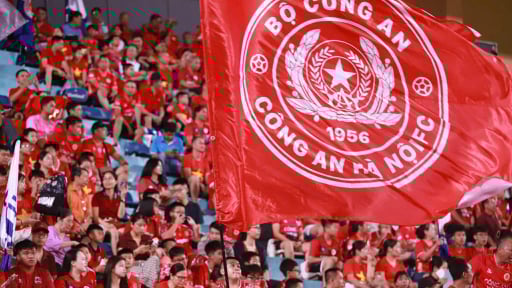Người hâm mộ “nhuộm đỏ” sân Hàng Đẫy ở trận CLB CAHN vs Thể Công Viettel