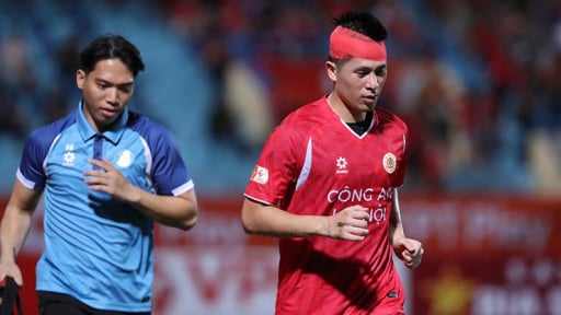 Trần Đình Trọng và Cao Quang Vinh Pendant báo tin vui cho CLB CAHN 