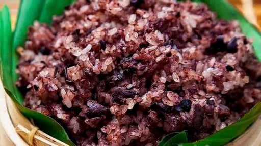 Loại quả đặc sản chín đen, ở Tuyên Quang đem đồ xôi, kho thịt lợn, ngon hơn mâm cao cỗ đầy, thơm ra tận ngõ