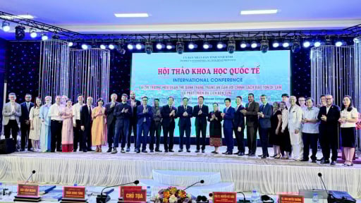 Ninh Bình: Tìm giải pháp phát triển du lịch bền vững gắn với thương hiệu Di sản Tràng An