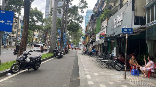 Chờ đề án mới, TP.HCM vẫn thu phí vỉa hè theo quy định cũ, yêu cầu không từ chối hồ sơ của người dân