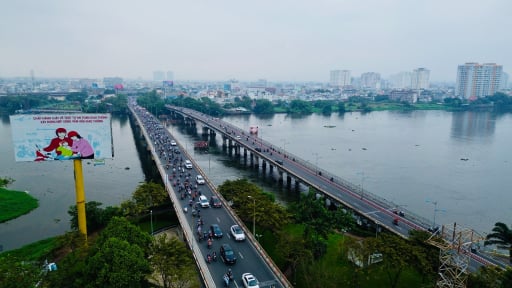 TP.HCM lùi thời hạn cấm ô tô qua cầu Bình Triệu 1