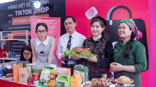 Các KOL livsestream bán nông sản, đặc sản 'cháy hàng', giúp nông dân mỏi tay sau một ngày chốt đơn