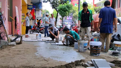 Đào vỉa hè ở trung tâm TP.HCM làm đứt cáp, mất tín hiệu đèn giao thông