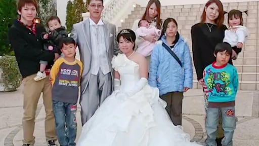 Chàng trai Gen Z làm trụ cột gia đình 11 người, sống hạnh phúc bên người vợ hơn 39 tuổi