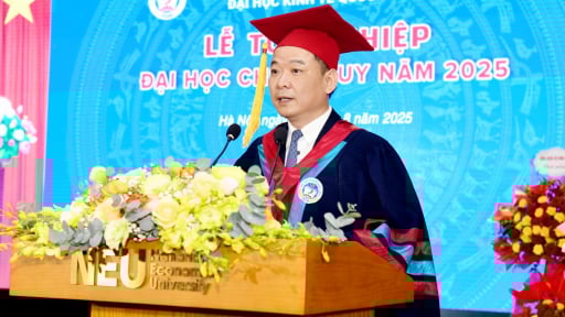 Giám đốc Đại học Kinh tế Quốc dân nhắn nhủ 3 điều giúp sinh viên tự tin phát triển sự nghiệp 