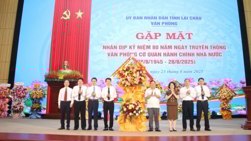 Gặp mặt kỷ niệm 80 năm Ngày truyền thống Văn phòng cơ quan hành chính Nhà nước