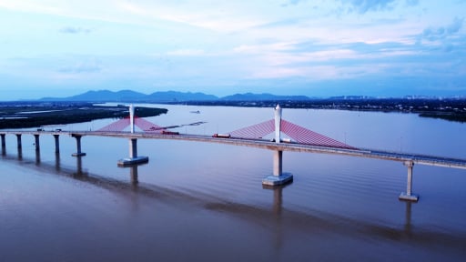 Tạm cấm lưu thông qua cầu Cửa Hội từ 6h ngày 25/8 do bão số 5