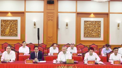 Bộ Chính trị cơ bản tán thành và đánh giá cao phương án nhân sự cán bộ quân đội tham gia Trung ương khóa XIV
