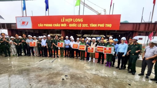 Hợp long cầu Phong Châu, nối đôi bờ sông Hồng của tỉnh Phú Thọ