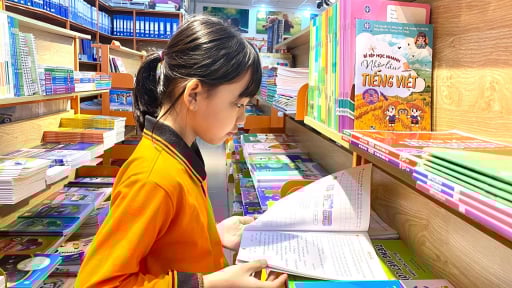 Một bộ sách giáo khoa thống nhất toàn quốc: Đảm bảo chương trình giảng dạy nhất quán, bình đẳng giáo dục