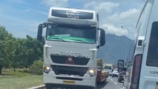 Xác minh xe container chạy ngược chiều ở Khánh Hòa